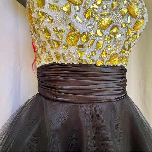 Flirt by Maggie Sottero NWT formal dress 🔥 white and gold beaded bodice 🔥 SZ 6 - Picture 3 of 12